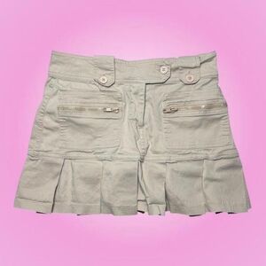 SJ Low Rise Cream and Tan Cargo Zip Pocket Utility Style Pleated Mini Skirt